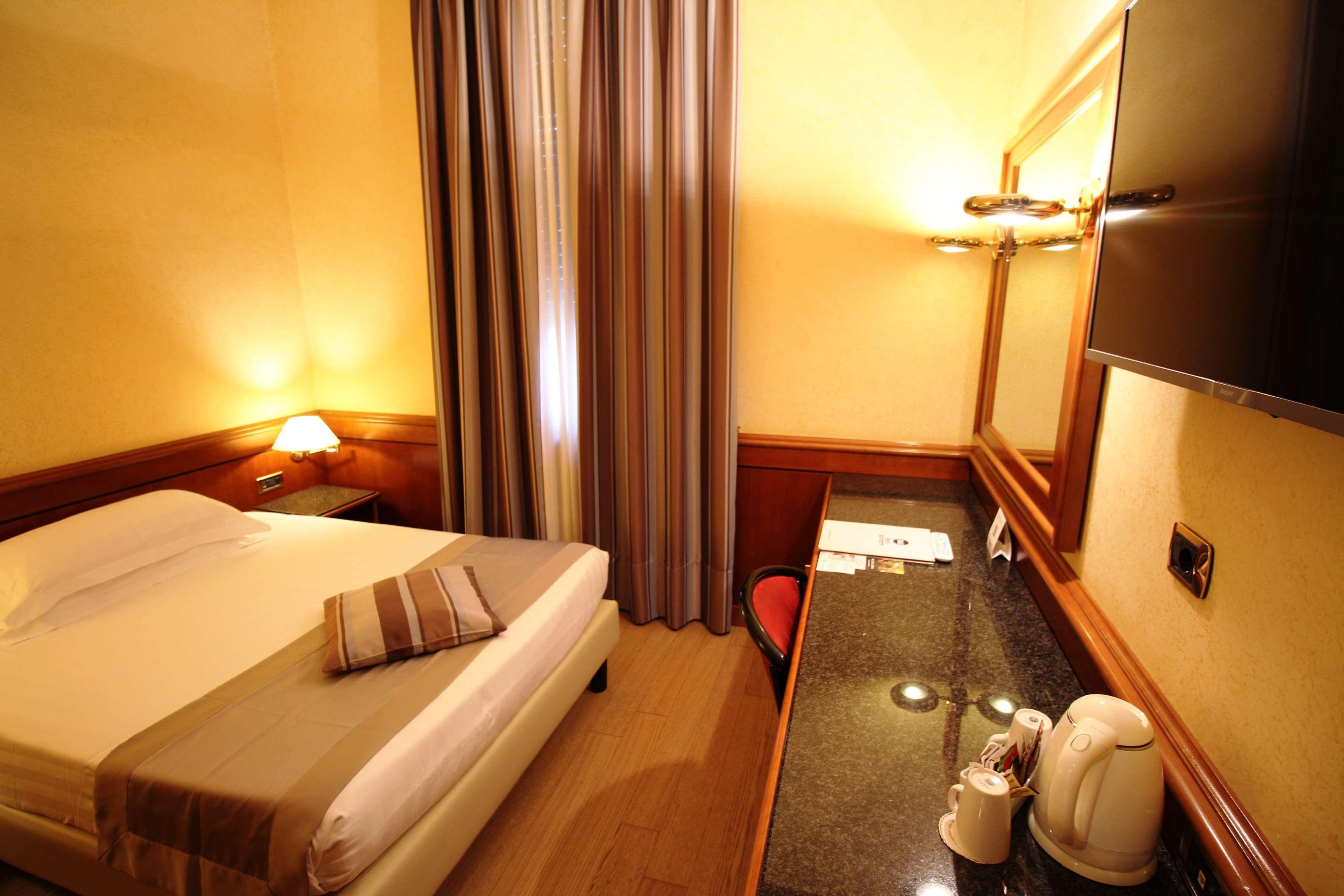 Best Western Hotel Moderno Verdi Genoa Exterior photo